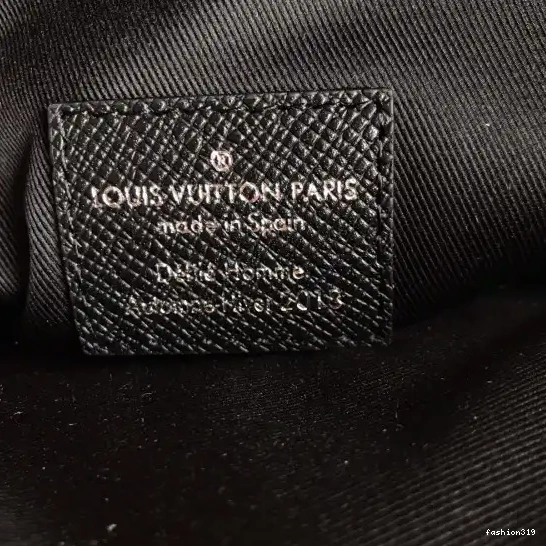 Vuitton Messenger Louis 0422